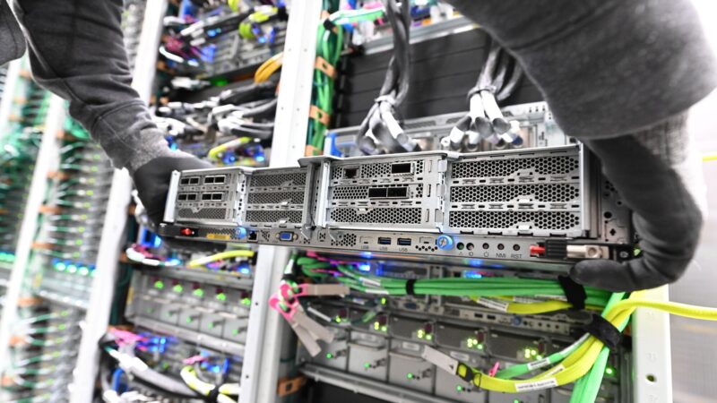 aws data center interior - 와우테일