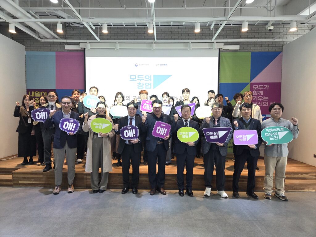 참석자 단체 사진 - 와우테일