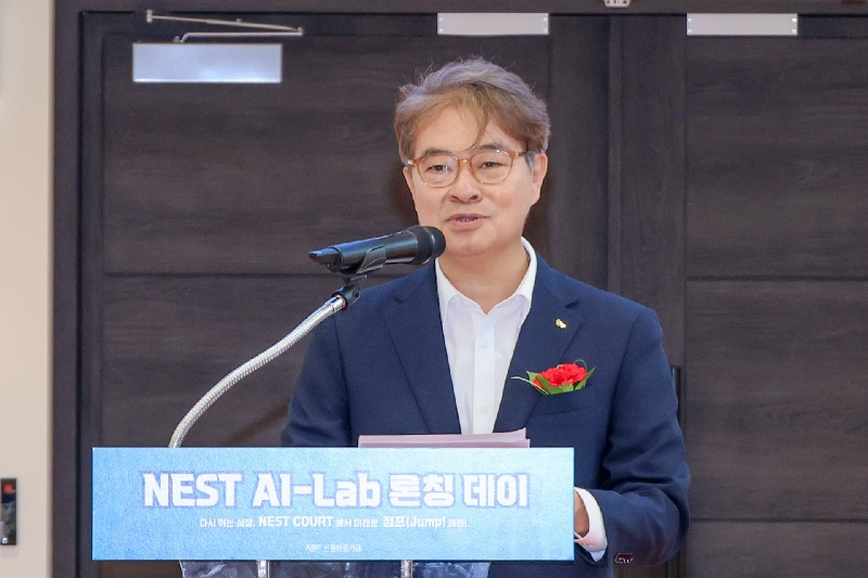 사진2 NEST AI Lab 론칭 기념식에서 환영사를 전하고 있는 신보 강승준 이사장 - 와우테일